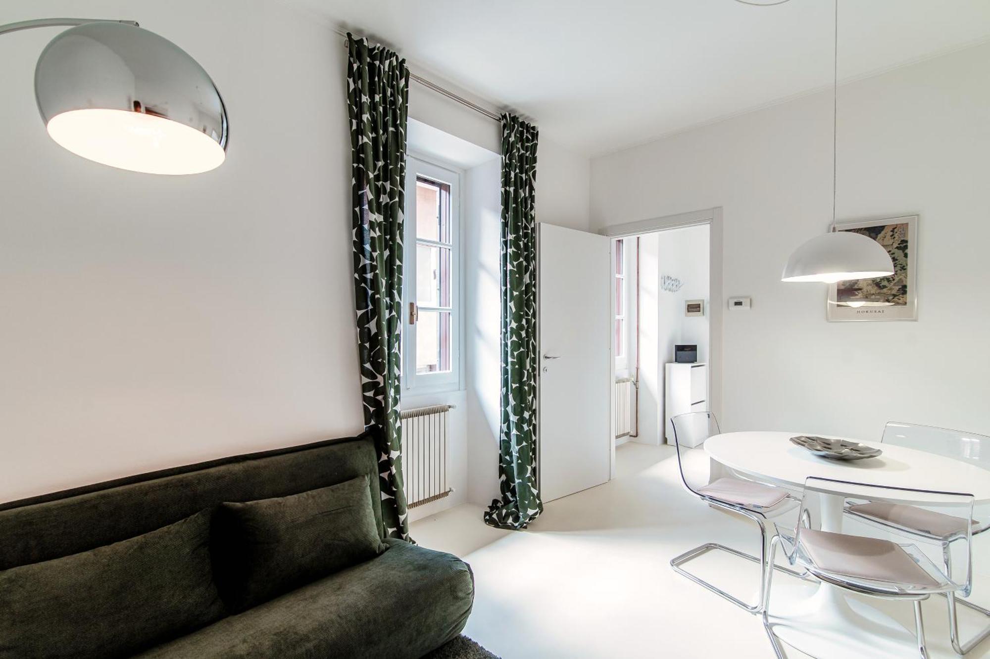 Giuliny Lovely Flat - The House Of Travelers Комо Экстерьер фото