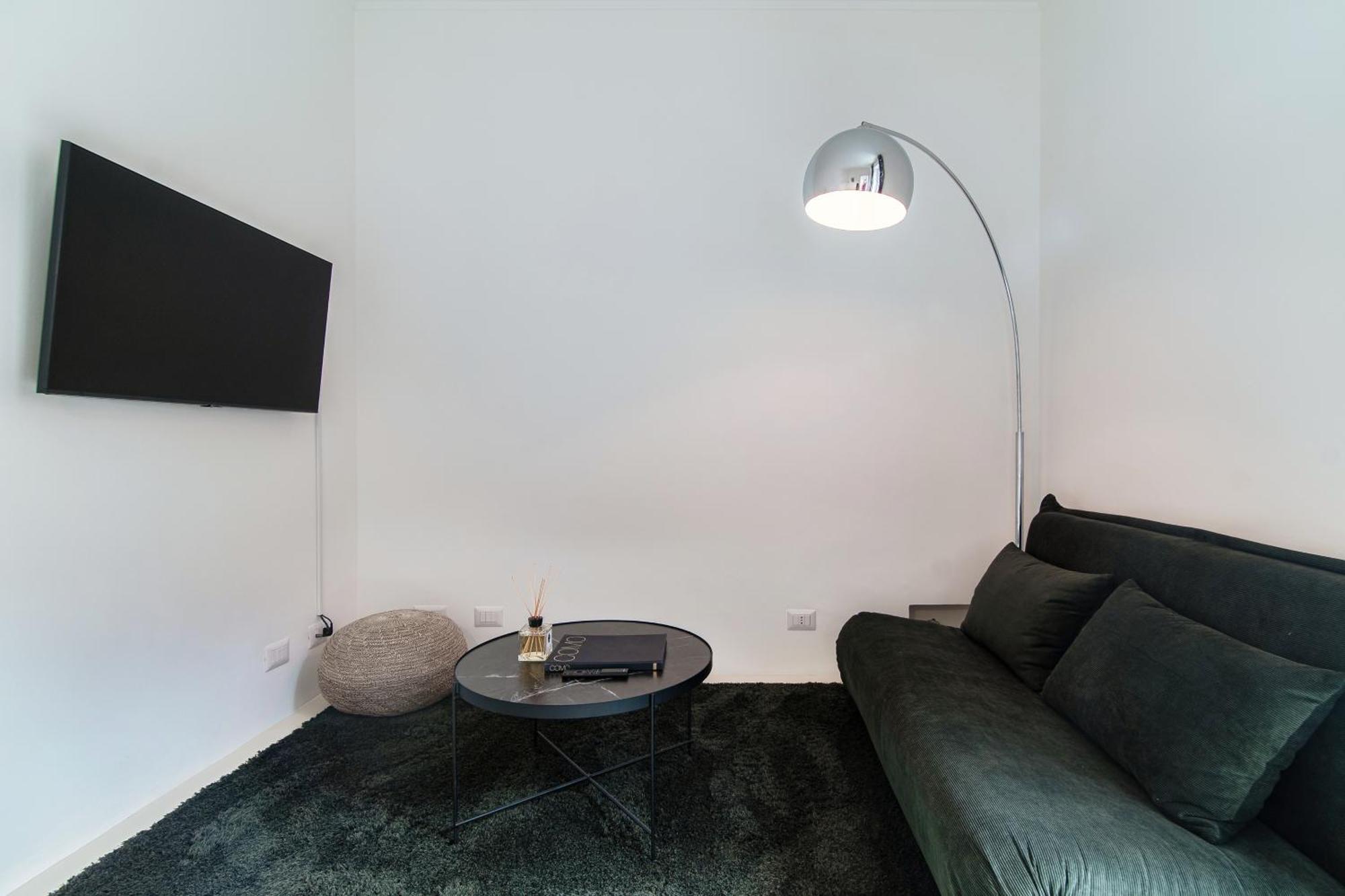 Giuliny Lovely Flat - The House Of Travelers Комо Экстерьер фото